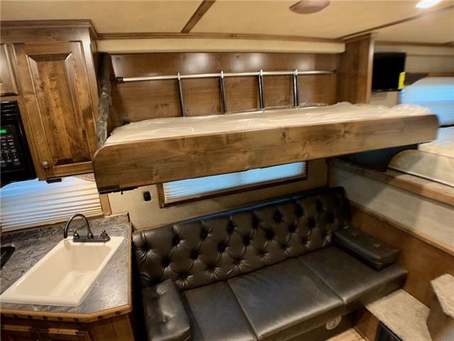 New 2022 4 Star Trailer Horse, Horse Trailer With Bunk Beds