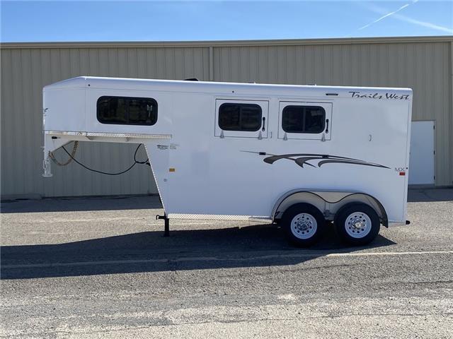 New 2022 Trails West Trailers Adventure MX 2 Horse Trailer Horse