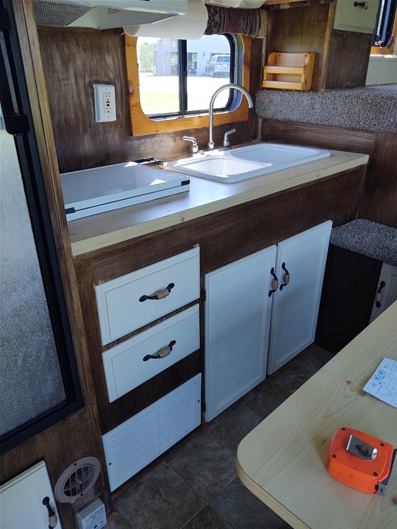 Used 1998 Sundowner Trailers Horse Trailer horse trailer classified ad