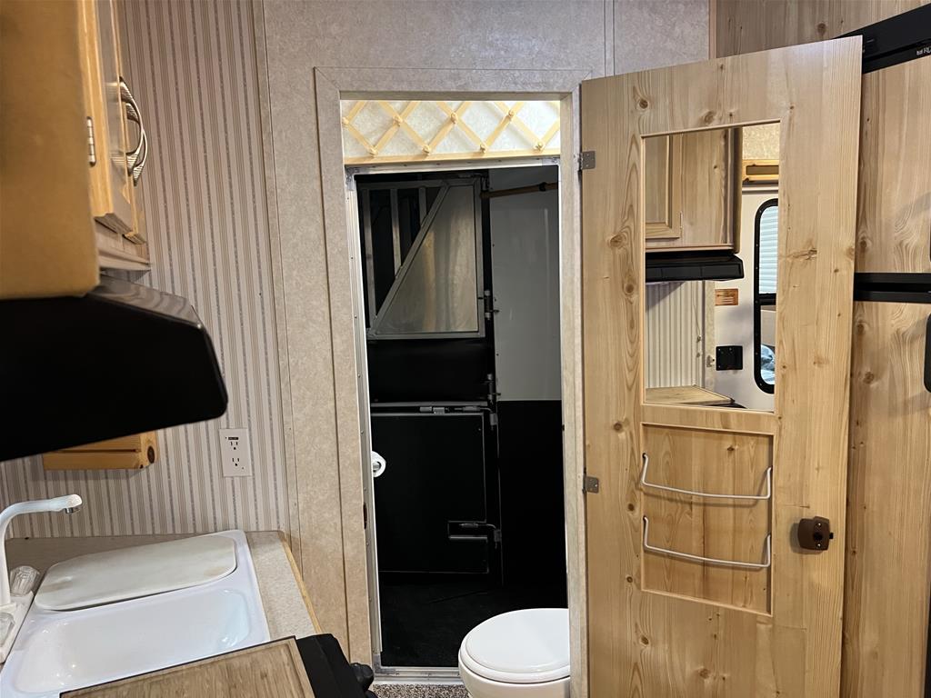 Used 2003 Sundowner Trailers Horse Trailer horse trailer classified ad