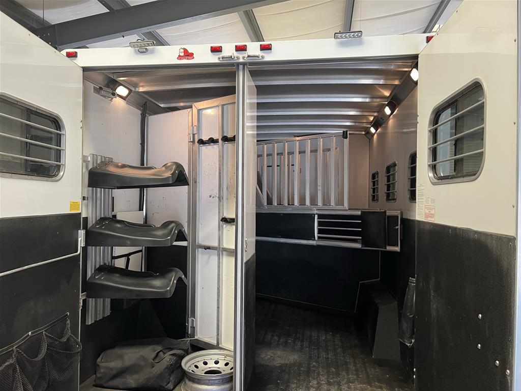 Used 2003 Sundowner Trailers Horse Trailer horse trailer classified ad