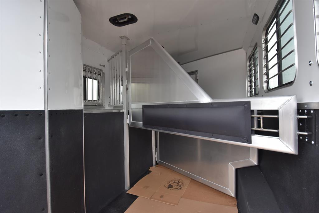 New 2024 Lakota Trailers Horse Trailer Elk Mound WI (315395)