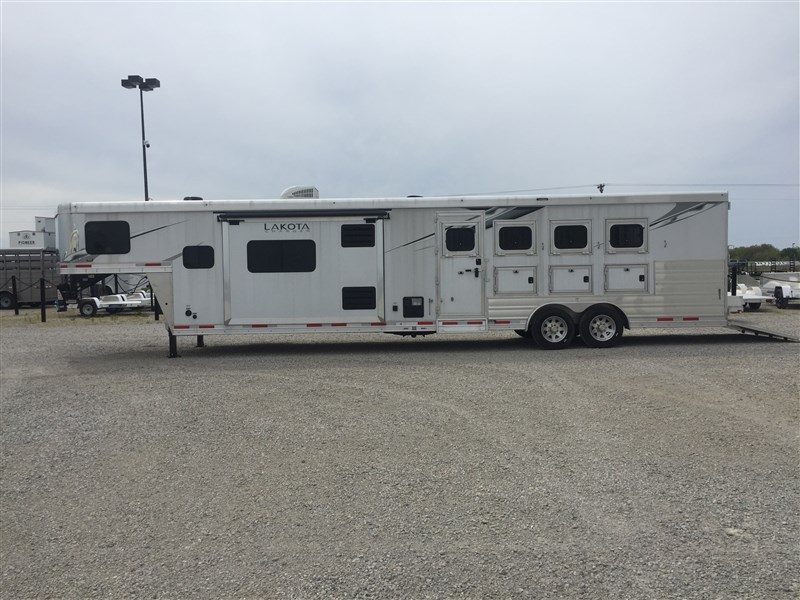 Used 2021 Lakota Trailers Horse Trailer Litchfield IL (322898)