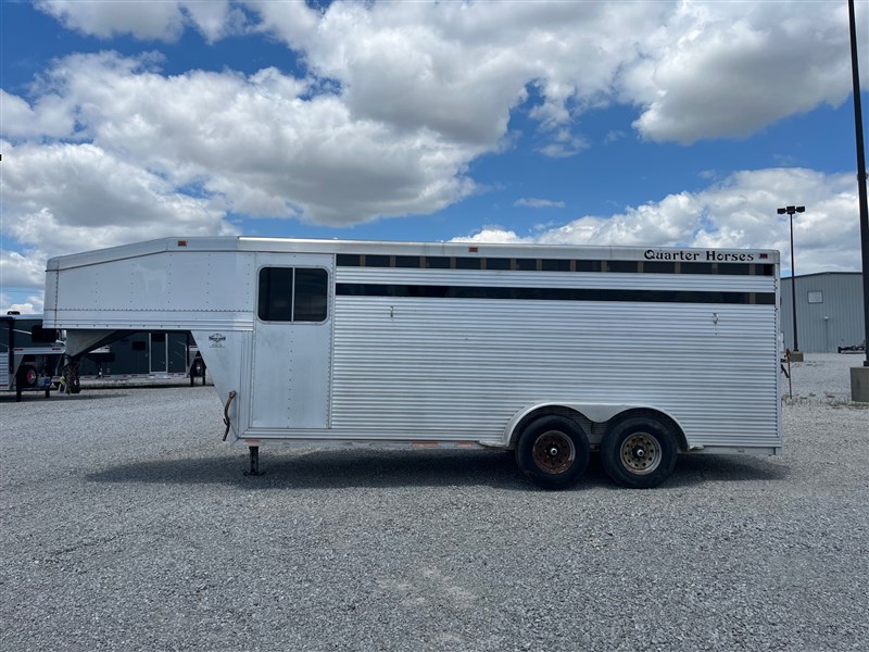 Used 2001 Aluma Trailers Horse Trailer Litchfield IL (323510)