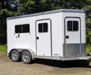 featherlite horse trailer